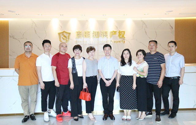 嘉興湖南商會輪值會長劉第晟、秘書長曾嬋娟一行蒞臨公司指導(dǎo)交流