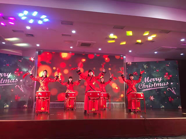 智慧園舉辦圣誕晚會，我司表演開場舞蹈