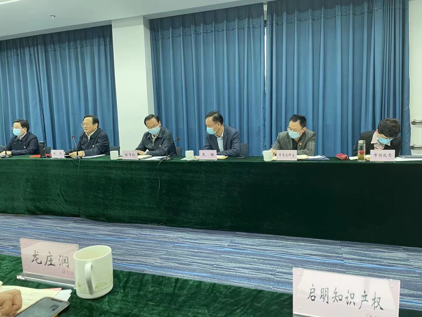 嘉興市委書記張兵調(diào)研服務(wù)業(yè)，我司總經(jīng)理沈杰做代表發(fā)言